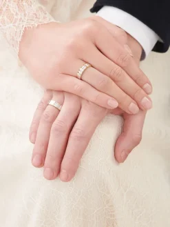 Obrączki Ślubne Apart.  Żółte i białe złoto rodowane. Wzór 448