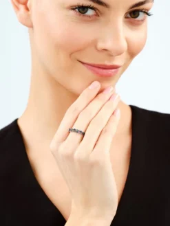 Pierścionek srebrny z cyrkoniami