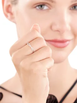 Pierścionek srebrny z cyrkoniami