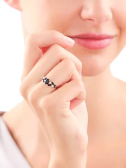 Pierścionek srebrny z cyrkoniami