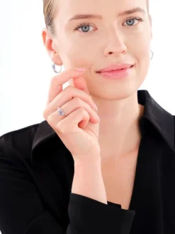 Pierścionek srebrny z cyrkoniami - kwiaty