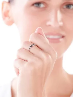 Pierścionek srebrny z cyrkoniami