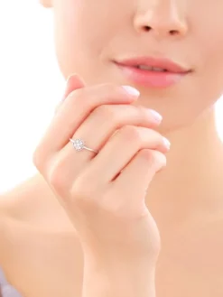 Pierścionek srebrny z cyrkoniami - koniczyna