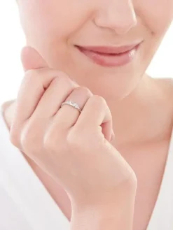 Pierścionek srebrny z cyrkoniami