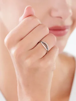 Pierścionek srebrny z cyrkoniami