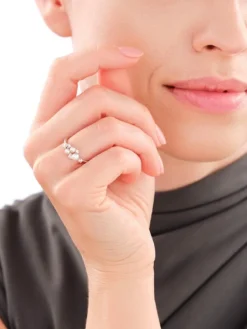 Pierścionek srebrny z perłami i cyrkoniami