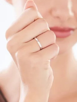 Pierścionek z białego złota z brylantem - 0,006 ct - próba 375