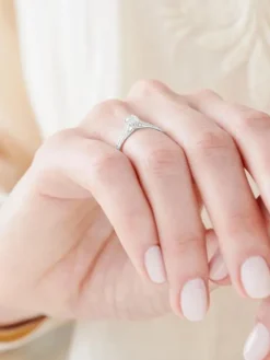 Pierścionek z białego złota z brylantami - 0,24 ct - próba 750