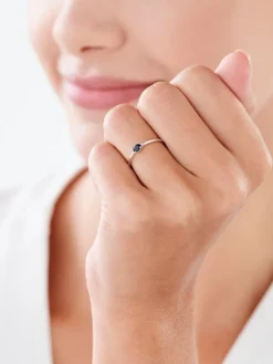 Pierścionek z białego złota z diamentami i szafirem - próba 375