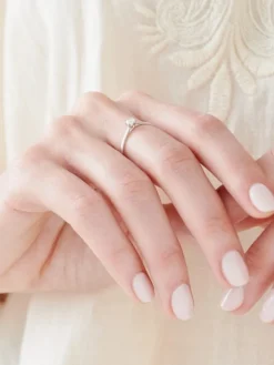 Pierścionek z białego złota z brylantem - 0,14 ct - próba 750