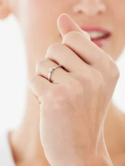 Pierścionek z białego złota z brylantem - 0,08 ct - próba 750