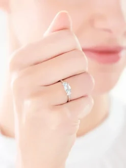 Pierścionek z białego złota z diamentami i akwamarynem - próba 585