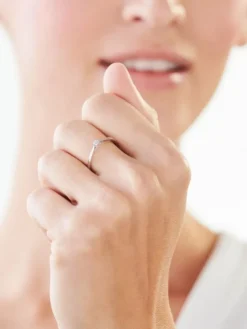 Pierścionek z białego złota z diamentem - 0,003 ct - próba 375