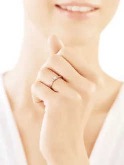 Pierścionek z białego złota z brylantem - 0,06 ct - próba 585