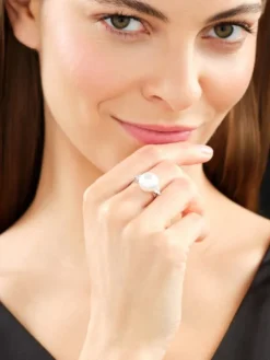 Pierścionek z białego złota z brylantami i perłą South Sea - próba 585