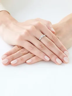 Pierścionek z białego złota z diamentami - 0,12 ct - próba 585