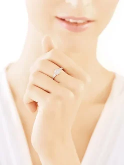 Pierścionek z białego złota z diamentami - 0,15 ct - próba 375