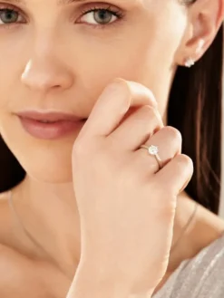 Pierścionek z białego złota z brylantem - 0,70 ct - próba 750