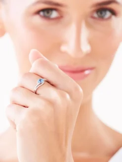 Pierścionek z białego złota z diamentami i topazem - próba 585