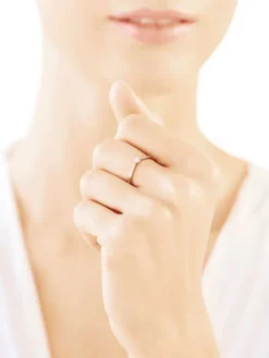 Pierścionek z białego złota z brylantem - 0,07 ct - próba 750