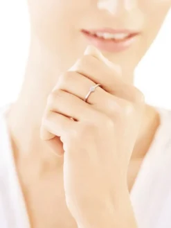 Pierścionek z białego złota z diamentami - 0,05 ct - próba 375