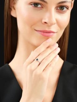 Pierścionek z białego złota z diamentami i topazem London Blue - próba 585