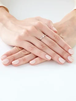 Pierścionek z białego złota z brylantem - 0,10 ct - próba 585