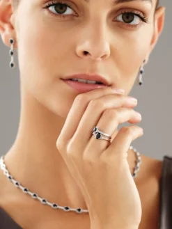 Pierścionek z białego złota z diamentami i szafirem - próba 585