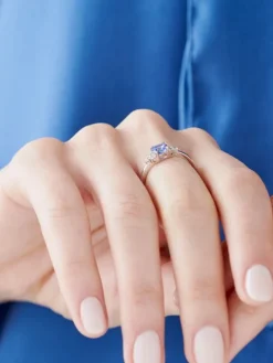 Pierścionek z białego złota z brylantami i tanzanitem - próba 585