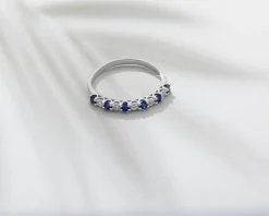 Pierścionek z białego złota z diamentami i szafirami - próba 375