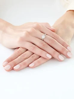 Pierścionek z białego złota z brylantami - 0,25 ct - próba 375