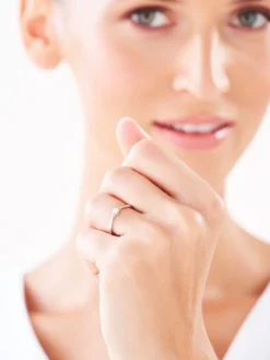 Pierścionek z białego złota z brylantem - 0,11 ct - próba 375