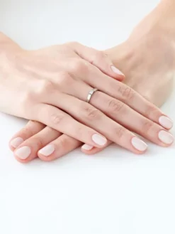 Pierścionek z białego złota z diamentem - 0,09 ct - próba 585