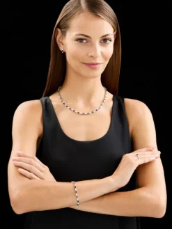 Pierścionek z białego złota z diamentami i szafirem - próba 750