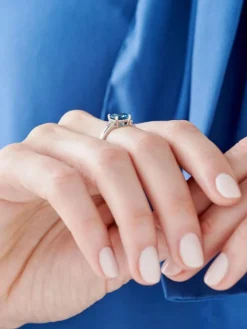 Pierścionek z białego złota z diamentami i topazem London Blue - próba 375