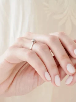 Pierścionek z białego złota z brylantem - 0,15 ct - próba 750