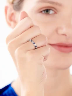 Pierścionek z białego złota z brylantami i szafirami - próba 585