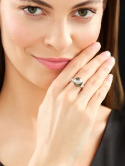 Pierścionek z białego złota z brylantami i perłą Tahiti - próba 585