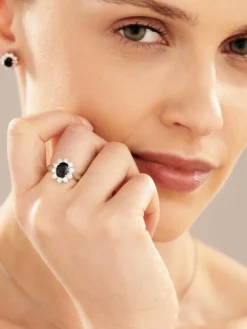 Pierścionek z białego złota z brylantami i szafirem - próba 585