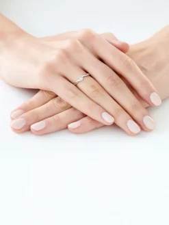 Pierścionek z białego złota z brylantem - 0,02 ct - próba 375