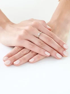 Pierścionek z białego złota z diamentami - 0,03 ct - próba 750