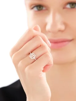 Pierścionek z różowego złota z brylantami i morganitem - próba 585