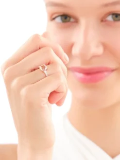 Pierścionek z różowego złota z brylantami i morganitem - próba 585