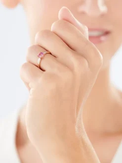 Pierścionek z różowego złota z brylantami i różowym topazem - próba 375