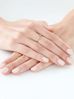 Pierścionek z żółtego i białego złota z brylantem - 0,02 ct - próba 375