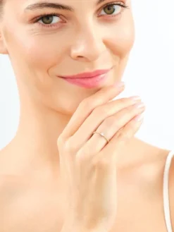 Pierścionek z żółtego i białego złota z brylantem - 0,03 ct - próba 375