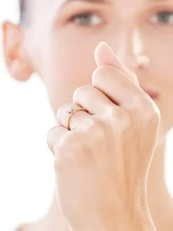 Pierścionek z żółtego i białego złota z brylantem - 0,02 ct - próba 375