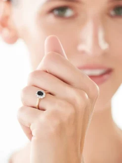 Pierścionek z żółtego i białego złota z brylantami i szafirem - próba 585