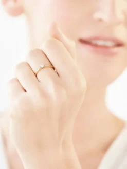 Pierścionek z żółtego i białego złota z brylantem - 0,05 ct - próba 375