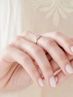 Pierścionek z żółtego i białego złota z brylantem - 0,02 ct - próba 585